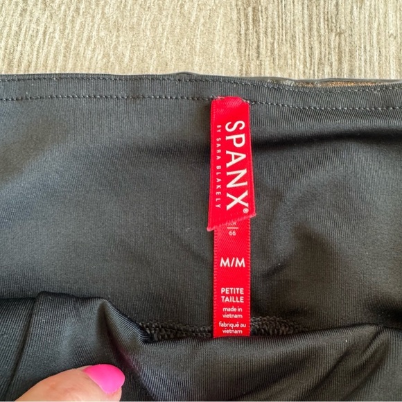 SPANX Women’s Faux Patent Leather Leggings Ankle Black Petite Medium - Picture 5 of 7